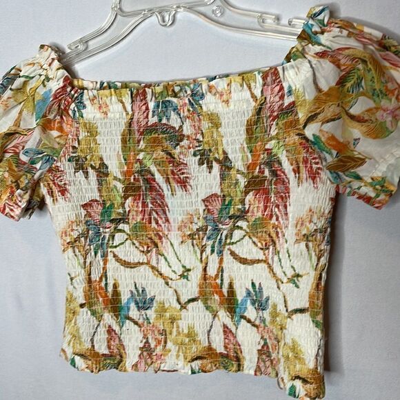 Rose & Olive Hawaiian Smocked Crop Top. Size Small. New. - Picture 2 of 7